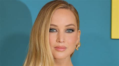 jennifer lawrence full frontal nude scene|Jennifer Lawrence shocks fans by getting completely naked in。